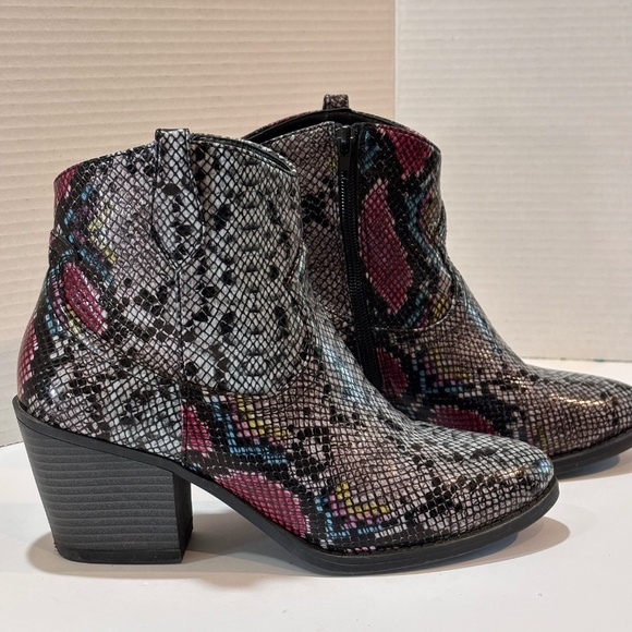 Sugar Women's Tula Ankle Booties Boots Western SZ 8 Snakeskin Pattern EUC - Picture 4 of 10